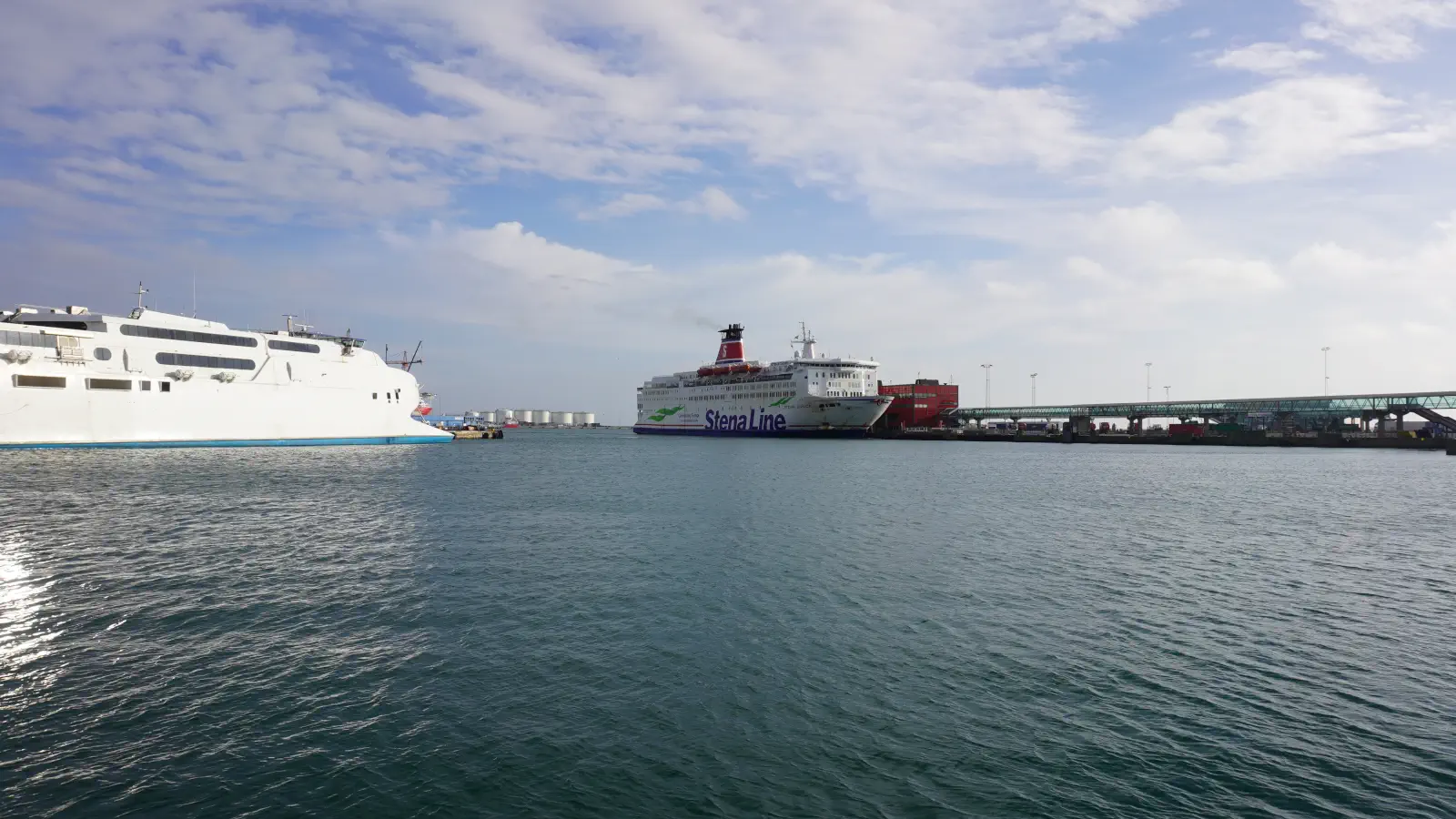 Färjor i hamnen i Frederikshavn.