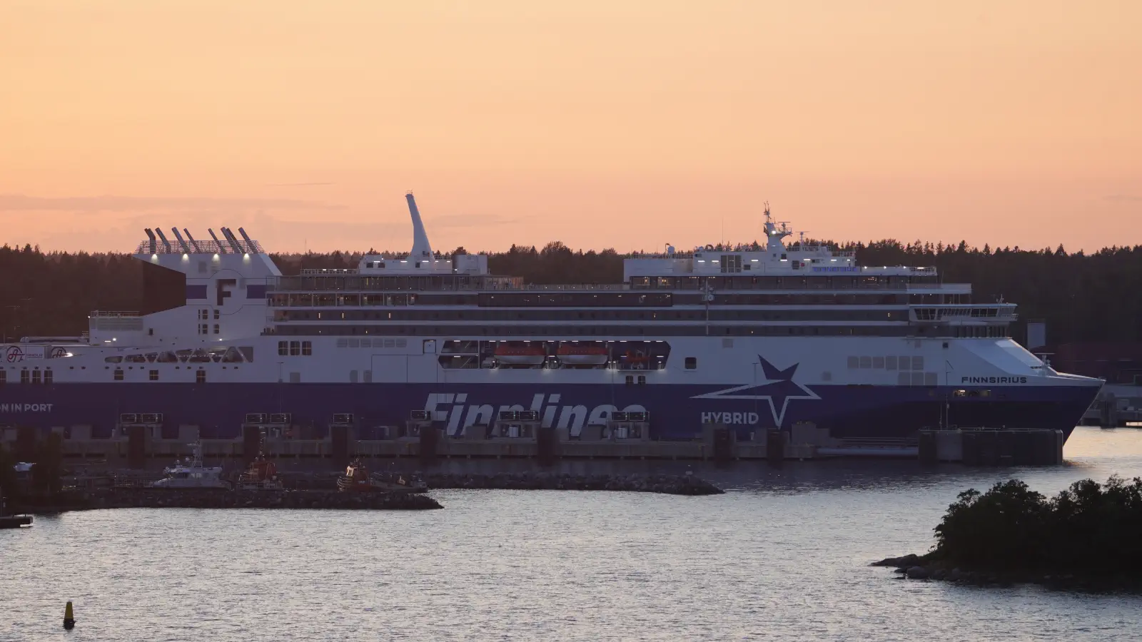 Finnlines Färja Finnsirius i Kapellskärs hamn strax före avgång till Nådendal.