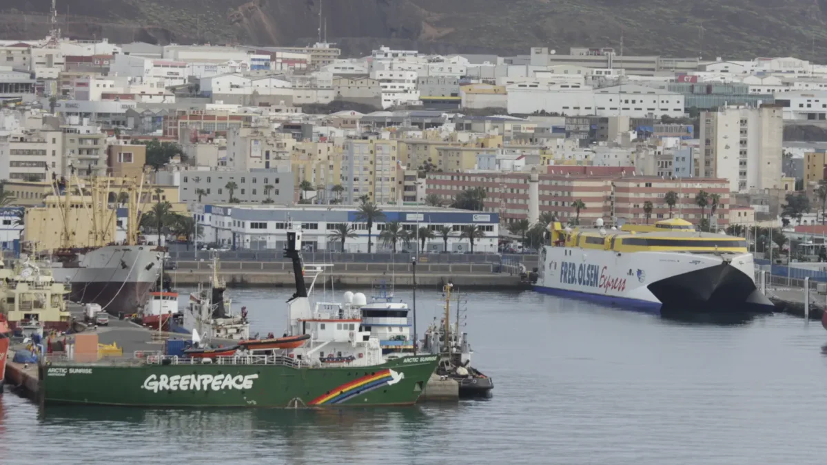 Fred. Färja Olsen Express Bentago Express i hamnen i Las Palmas, Gran Canaria.