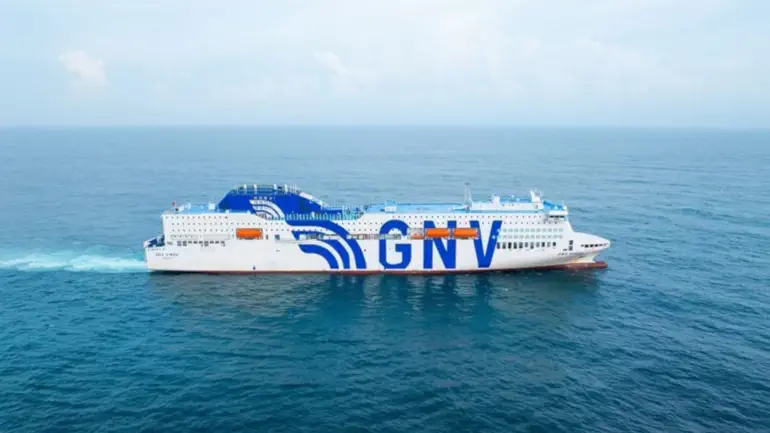 Färjan GNV VIRGO trafikerar sträckan Genua-Palermo.