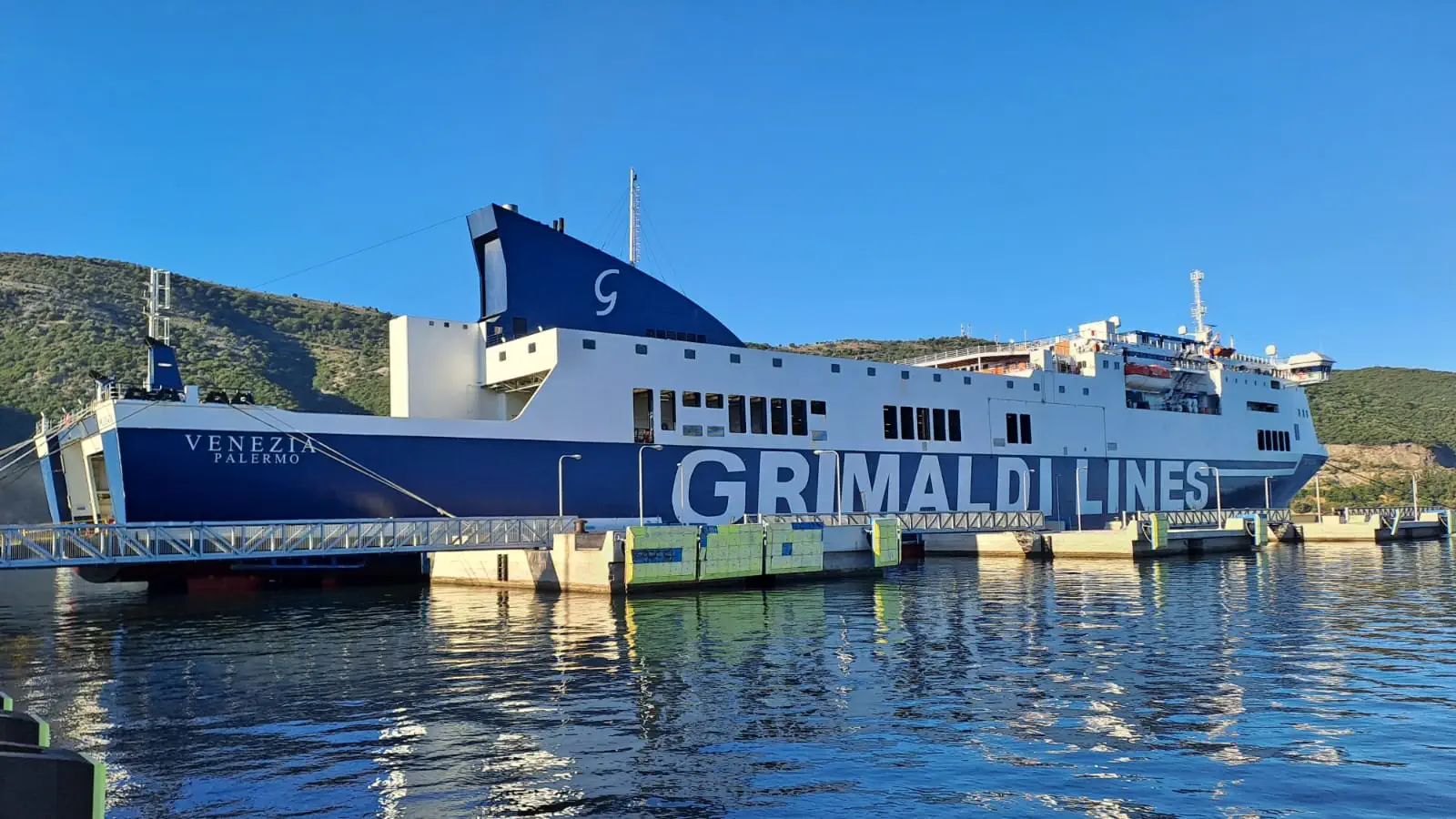 Färja Grimaldi Lines' Venezia går i trafik mellan Italien och Grekland på linjen Brindisi - Korfu, Igoumenitsa, Patras.