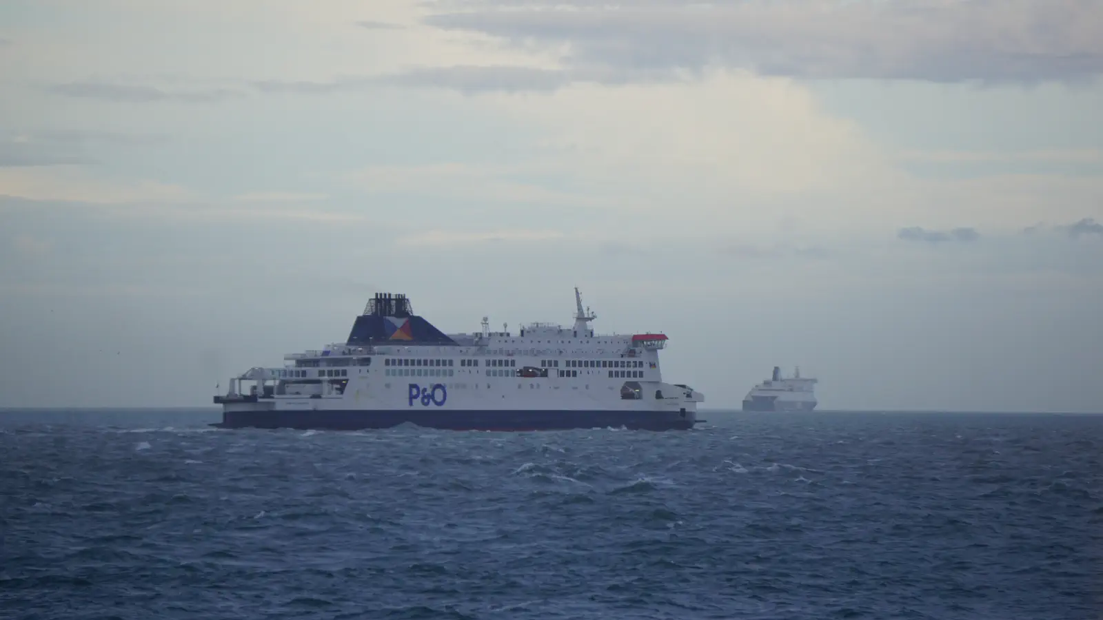 Kanalfärjor - resa över Engelska kanalen från Calais till Dover