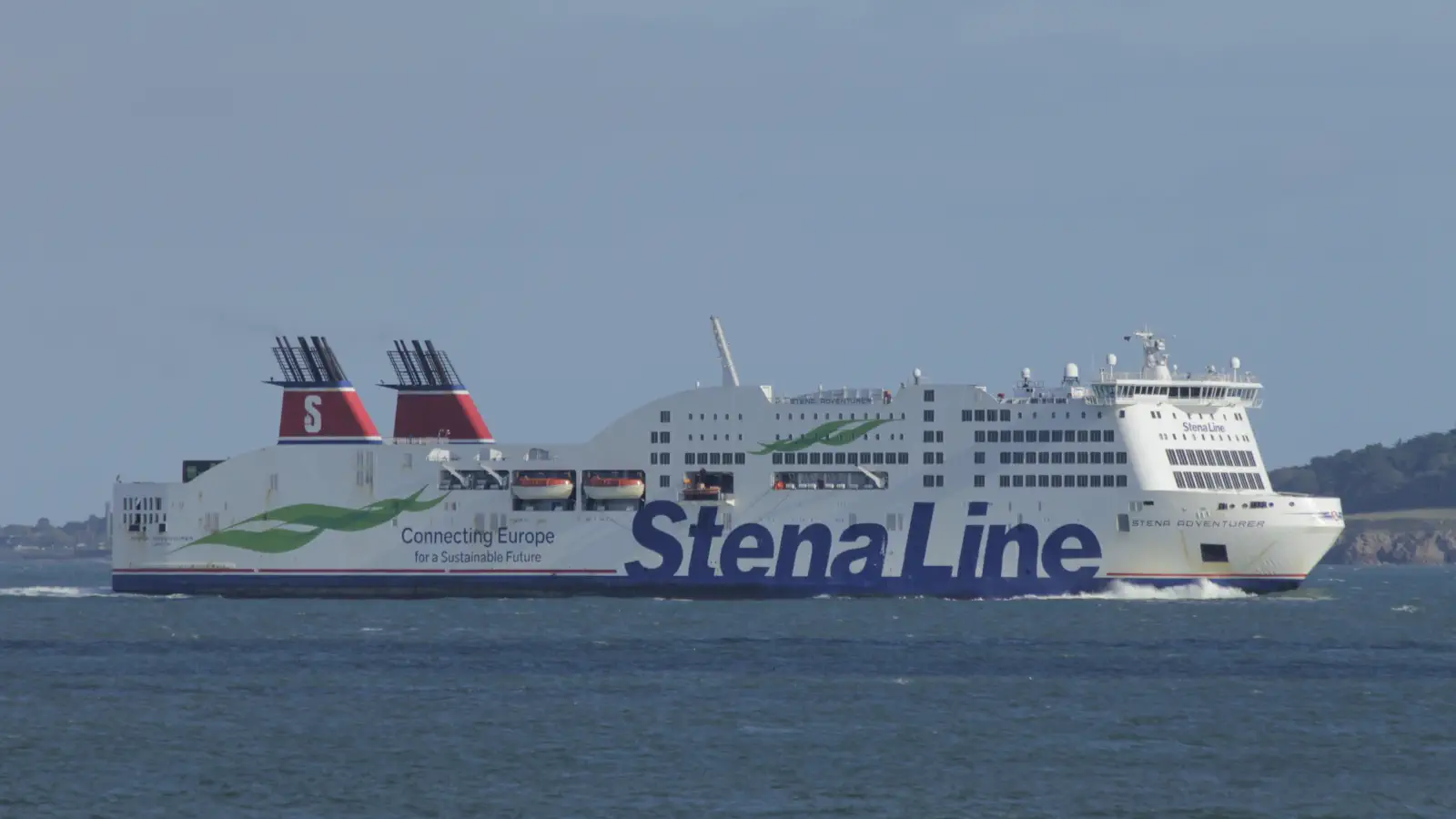 Stena Adveturer används på färjetrafiken mellan Holyhead i England och Dublin på Irland.