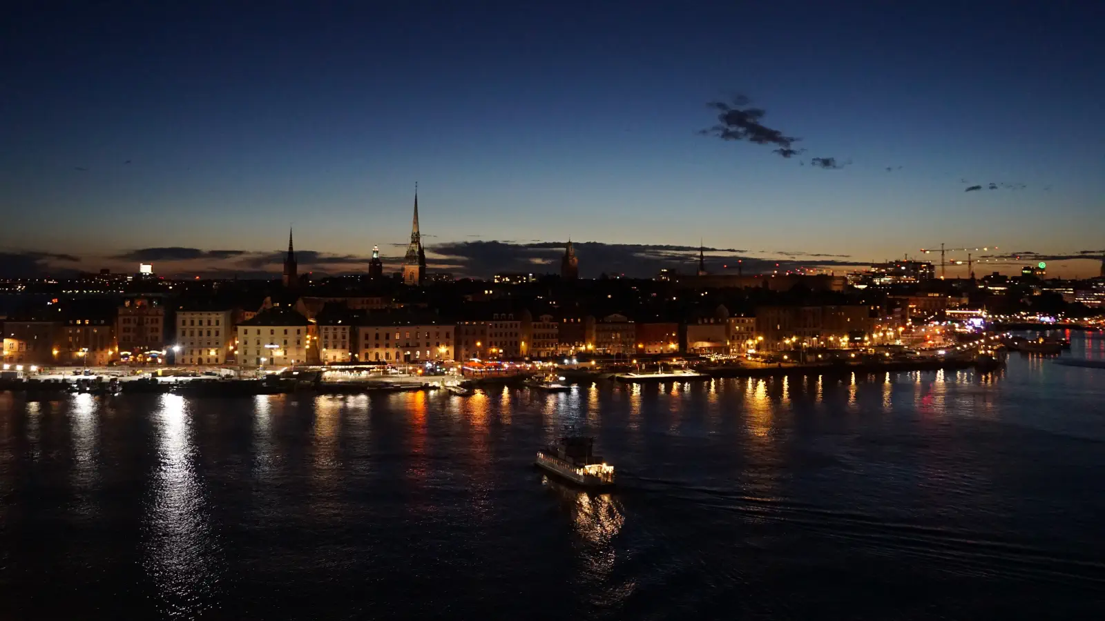 Vy på Stockholm på natten.