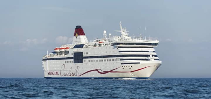 Färja Viking LineAskungen från . Här fortfarande i sin vita klänning. Viking Line Färjor Nu reser hon också i den typiska röda färgen från .