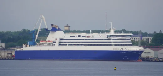 Även Färja Superspeed IX (f.d. Atlantic Vision) ligger förtöjd i Tallinns hamn.